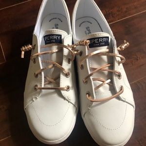 Sperry Women’s size 6m shoes-Fit like an 8